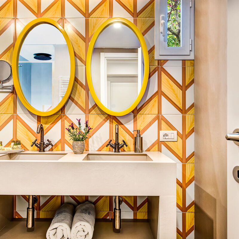 Sea Front with Panoramic View on the Napoli Gulf: Stunning Sunset on the Vesuvio