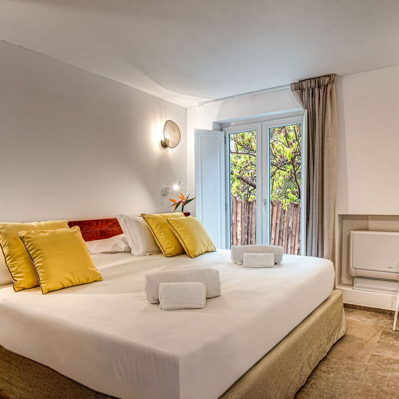 Sea Front with Panoramic View on the Napoli Gulf: Stunning Sunset on the Vesuvio