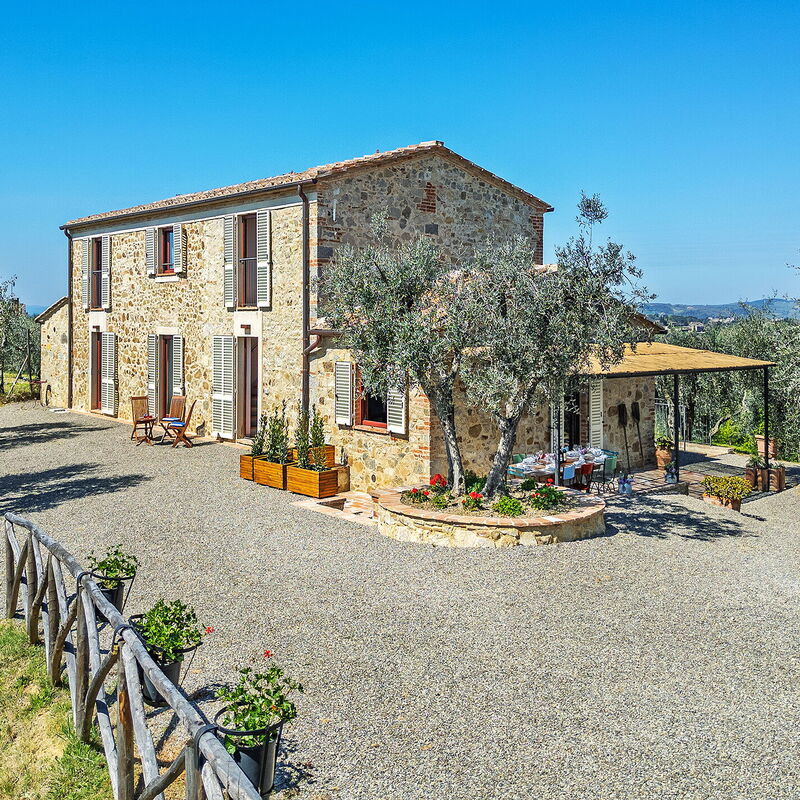 Marielena Authentic Chianti Retreat: Panoramic Views & Private Hot Tub for a Chianti Lifestyle Experience with Private Wine Tasting