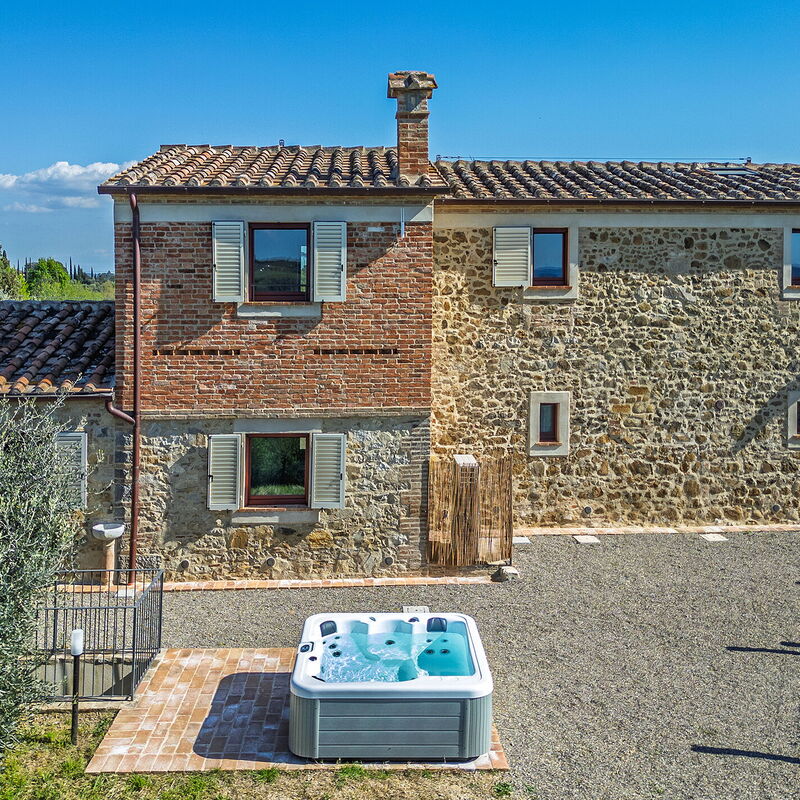 Marielena Authentic Chianti Retreat: Panoramic Views & Private Hot Tub for a Chianti Lifestyle Experience with Private Wine Tasting