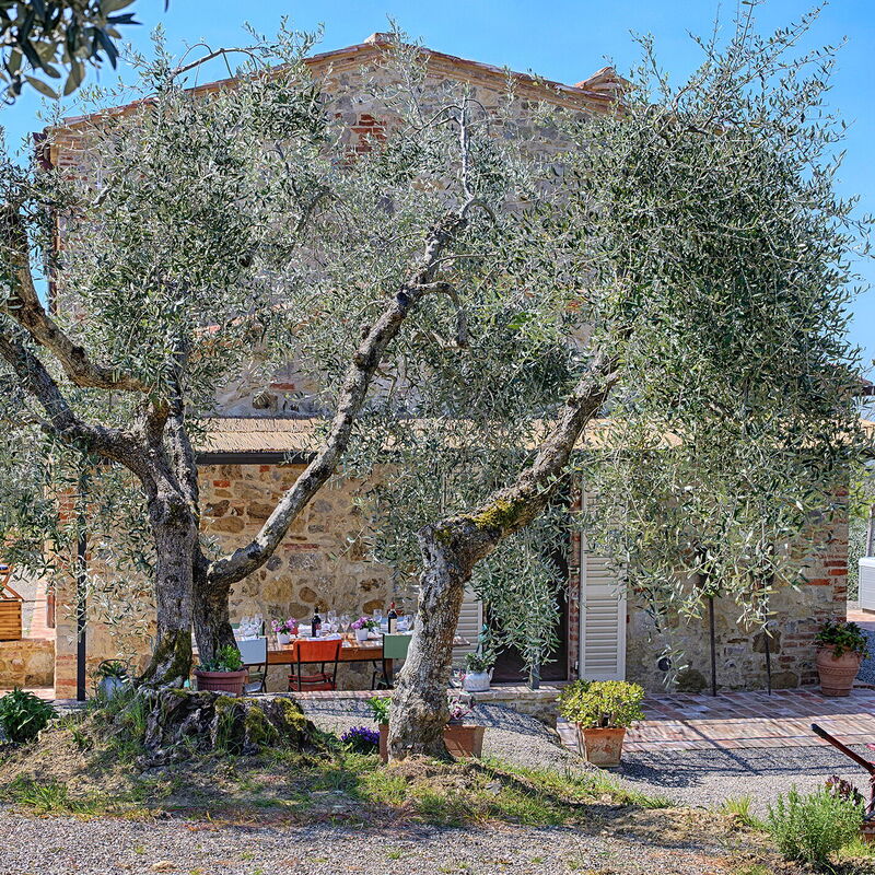 Marielena Authentic Chianti Retreat: Panoramic Views & Private Hot Tub for a Chianti Lifestyle Experience with Private Wine Tasting