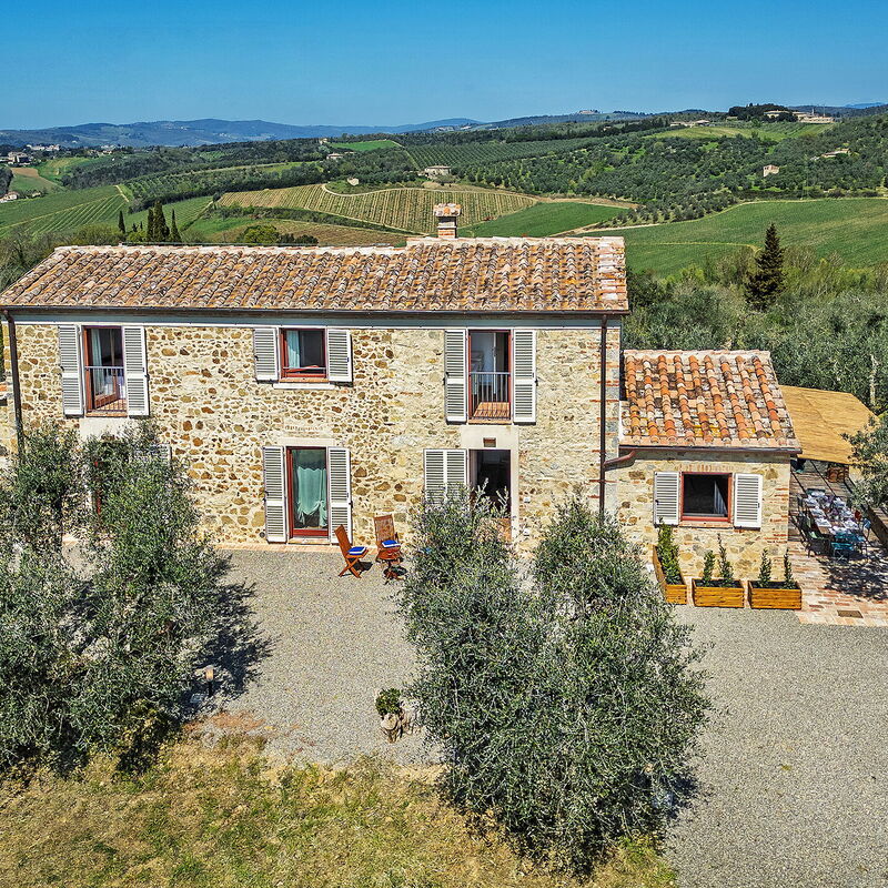 Marielena Authentic Chianti Retreat: Panoramic Views & Private Hot Tub for a Chianti Lifestyle Experience with Private Wine Tasting