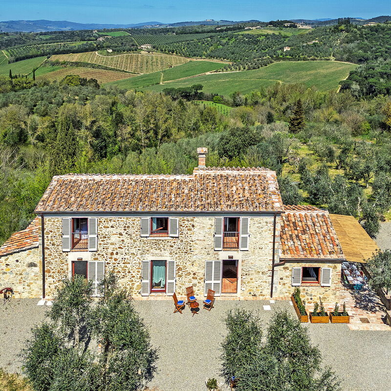 Marielena Authentic Chianti Retreat: Panoramic Views & Private Hot Tub for a Chianti Lifestyle Experience with Private Wine Tasting