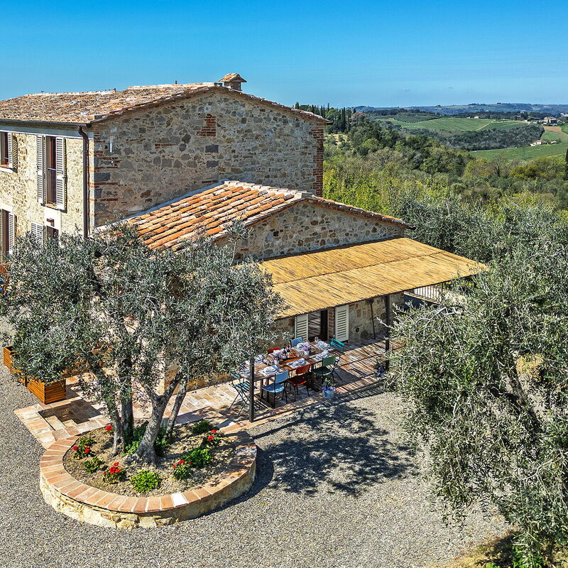 Marielena Authentic Chianti Retreat: Panoramic Views & Private Hot Tub for a Chianti Lifestyle Experience with Private Wine Tasting