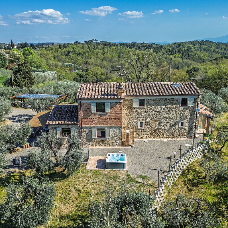 Marielena Authentic Chianti Retreat: Panoramic Views & Private Hot Tub for a Chianti Lifestyle Experience with Private Wine Tasting