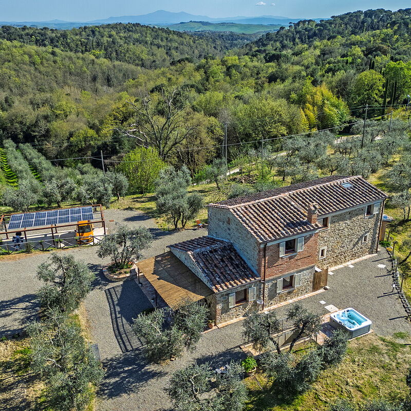 Marielena Authentic Chianti Retreat: Panoramic Views & Private Hot Tub for a Chianti Lifestyle Experience with Private Wine Tasting