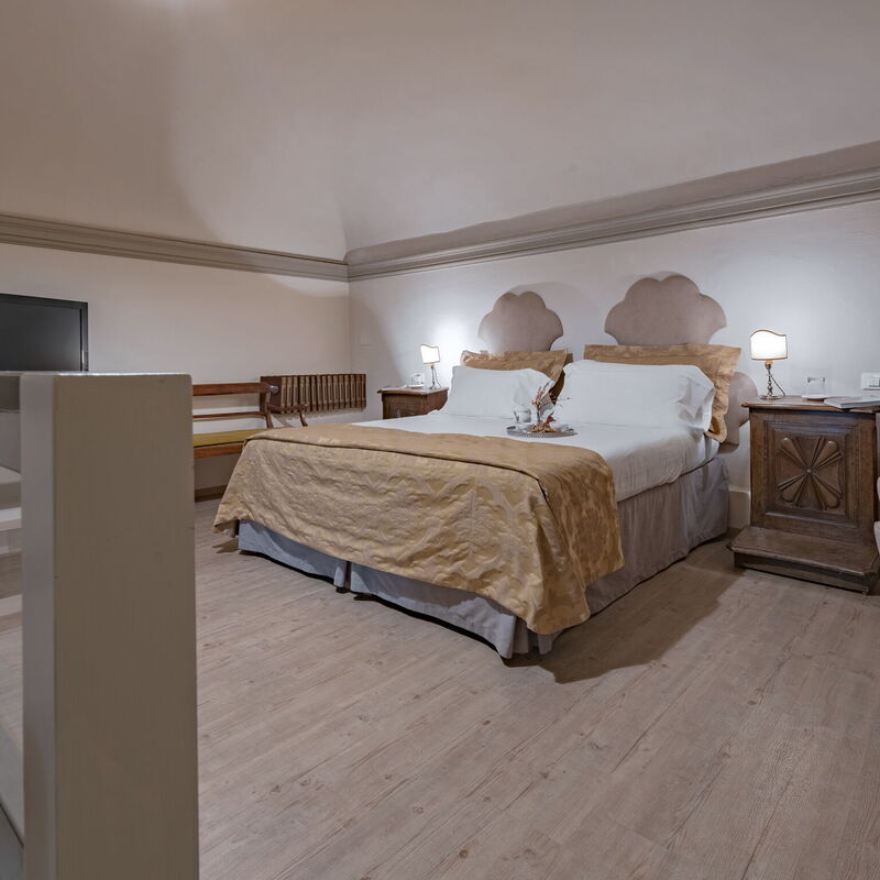 Elegant Suite: Florence Apartment with View on Medici Chapels