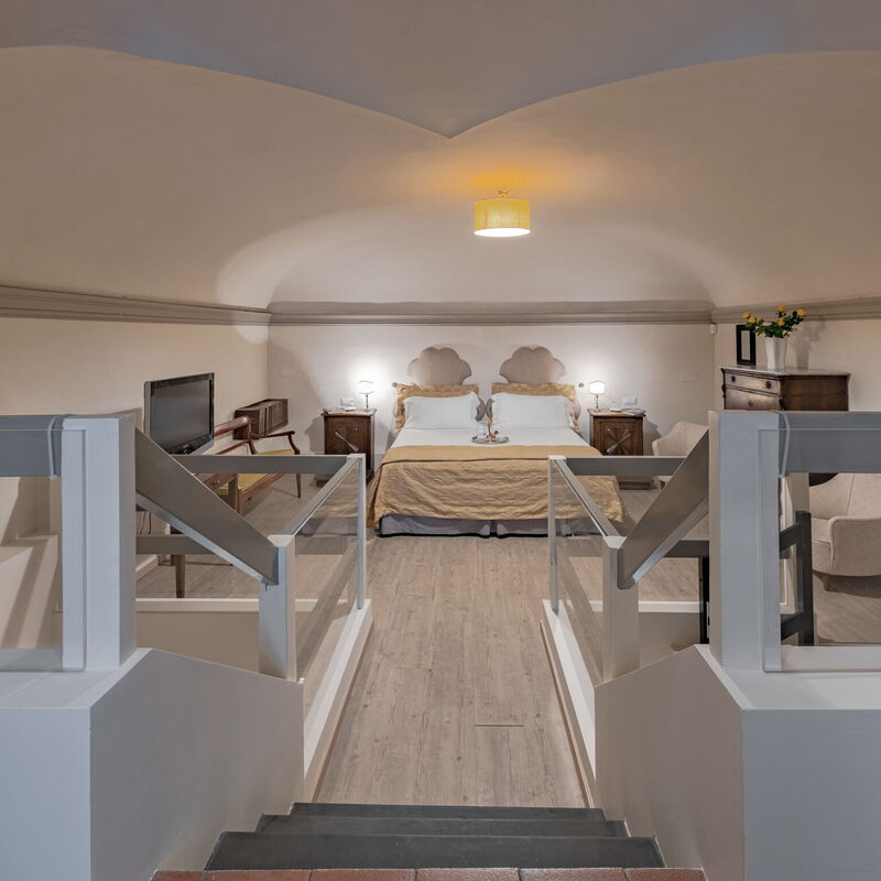 Elegant Suite: Florence Apartment with View on Medici Chapels