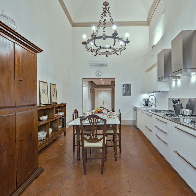 Elegant Suite: Florence Apartment with View on Medici Chapels