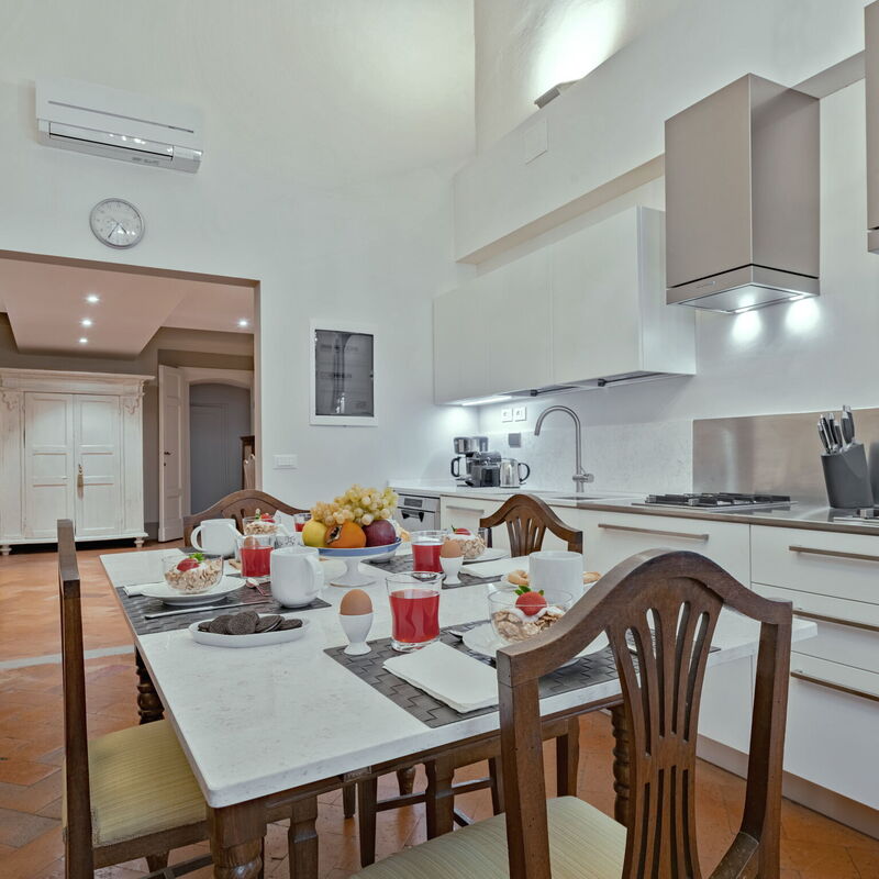 Elegant Suite: Florence Apartment with View on Medici Chapels