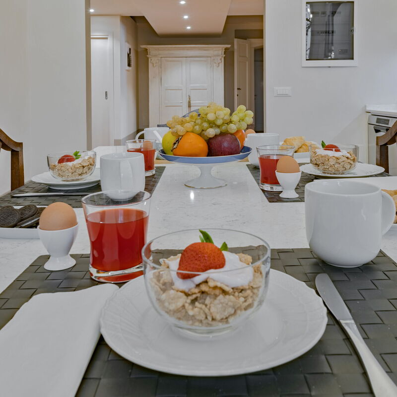 Elegant Suite: Florence Apartment with View on Medici Chapels