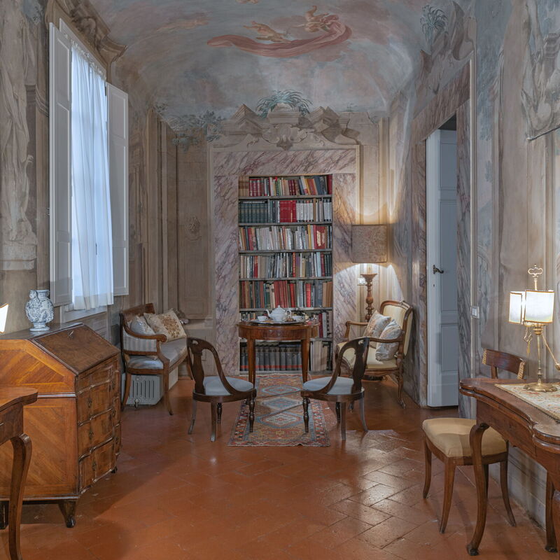 Elegant Suite: Florence Apartment with View on Medici Chapels