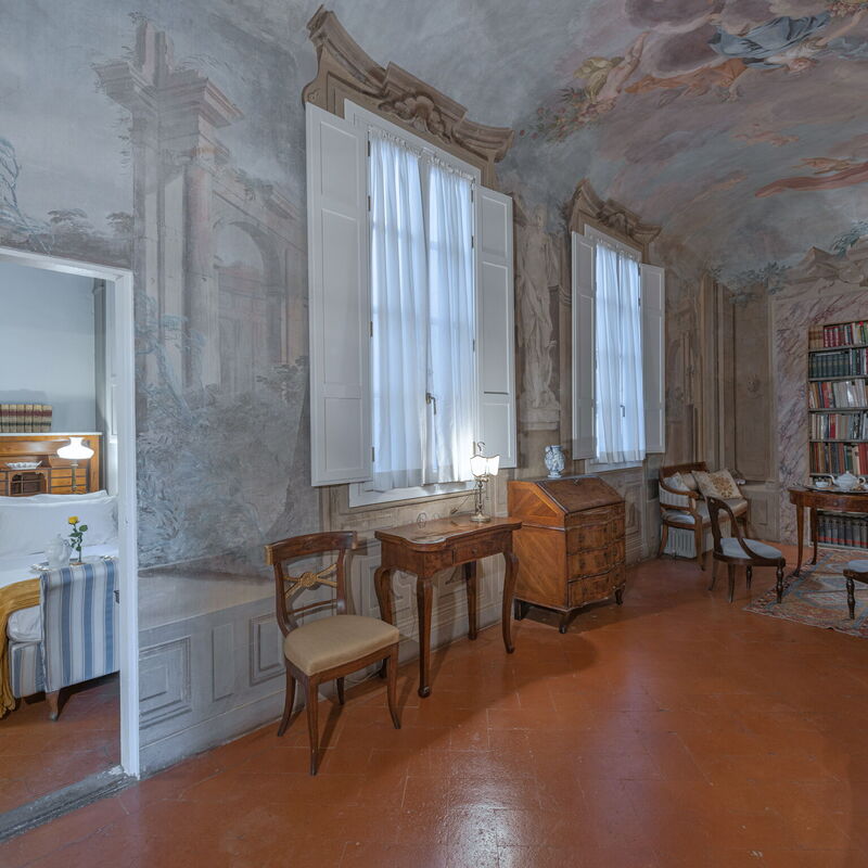Elegant Suite: Florence Apartment with View on Medici Chapels