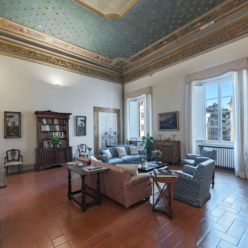 Elegant Suite: Florence Apartment with View on Medici Chapels