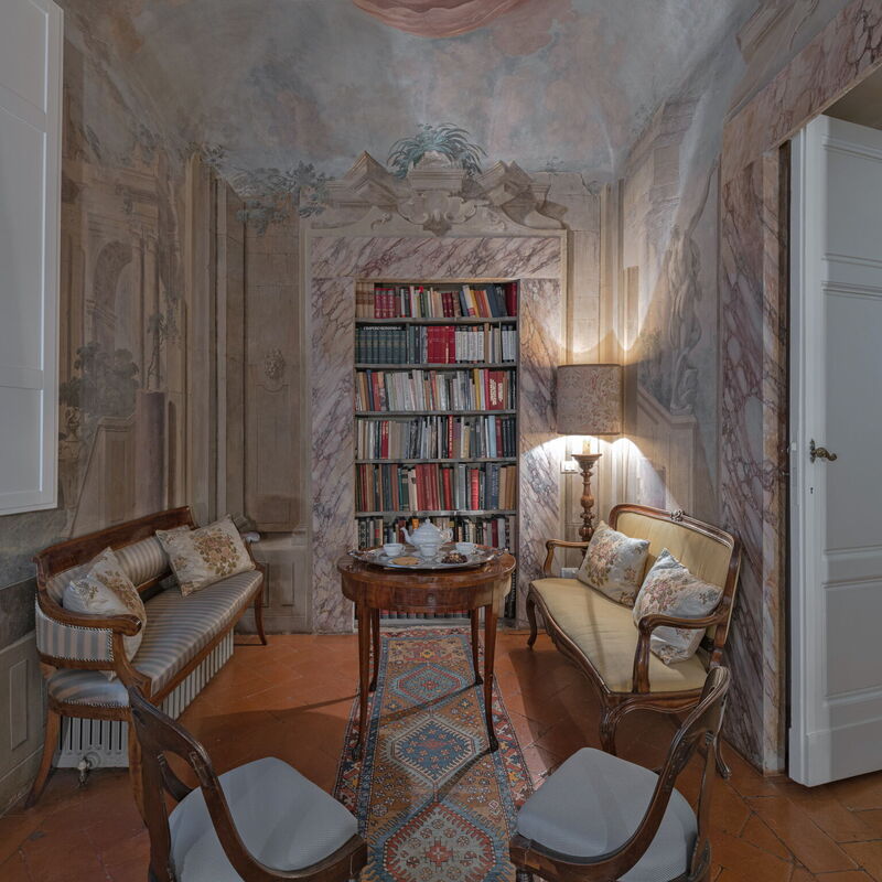 Elegant Suite: Florence Apartment with View on Medici Chapels