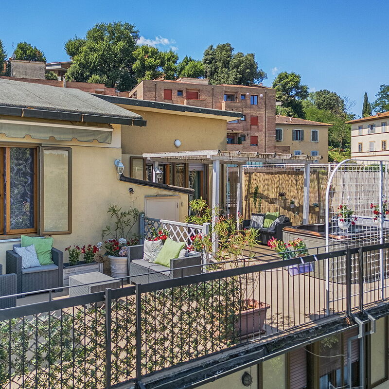 Casamia Tuscan Oasis: 4Br Panoramic Penthouse, Sky-High Retreat with Private Hot Tub & Easy Parking: all'aperto, Autunno, Balcone / Terrazza / Patio, Benessere, Estate, Esterni, Idromassaggio, Inverno, Primavera, Vista Panoramica