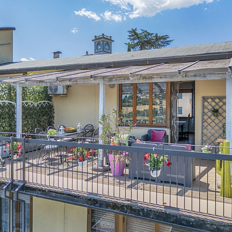 Casamia Tuscan Oasis: 4Br Panoramic Penthouse, Sky-High Retreat with Private Hot Tub & Easy Parking: all'aperto, Autunno, Balcone / Terrazza / Patio, Estate, Esterni, Inverno, Primavera, Vista Panoramica