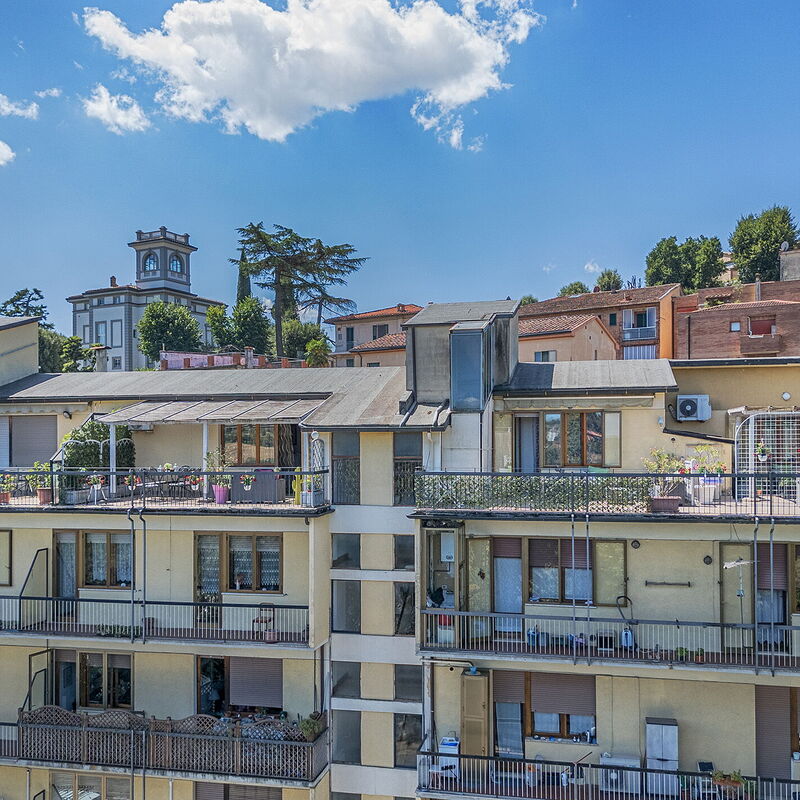 Casamia Tuscan Oasis: 4Br Panoramic Penthouse, Sky-High Retreat with Private Hot Tub & Easy Parking: Autunno, Estate, Esterni, Inverno, Primavera