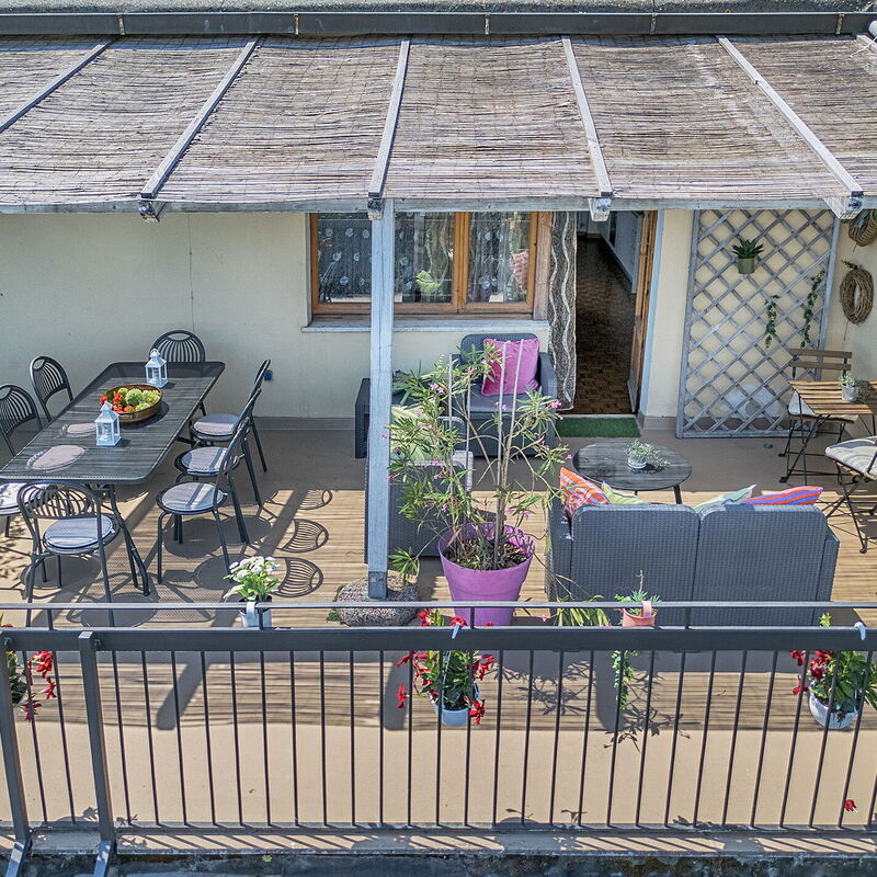 Casamia Tuscan Oasis: 4Br Panoramic Penthouse, Sky-High Retreat with Private Hot Tub & Easy Parking: all'aperto, Autunno, Balcone / Terrazza / Patio, Estate, Esterni, Inverno, Primavera