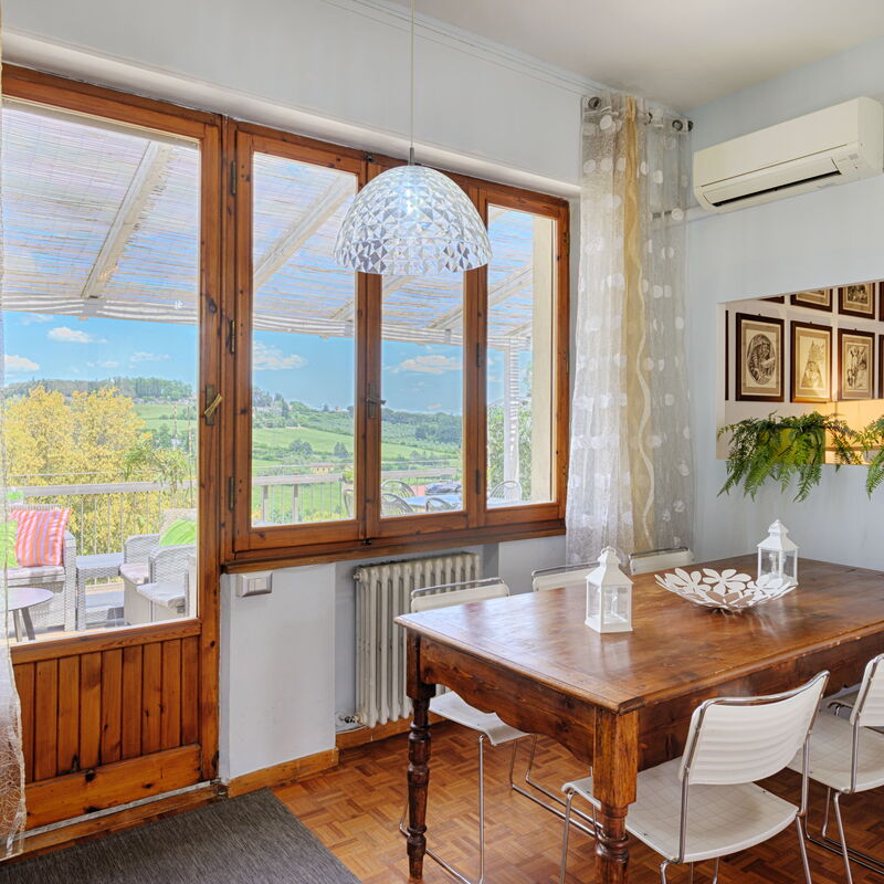 Casamia Tuscan Oasis: 4Br Panoramic Penthouse, Sky-High Retreat with Private Hot Tub & Easy Parking: Autunno, Estate, Inverno, Primavera, Sala da pranzo