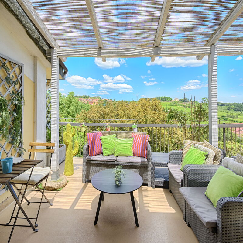 Casamia Tuscan Oasis: 4Br Panoramic Penthouse, Sky-High Retreat with Private Hot Tub & Easy Parking: all'aperto, Autunno, Balcone / Terrazza / Patio, Estate, Inverno, Primavera, Vista Panoramica