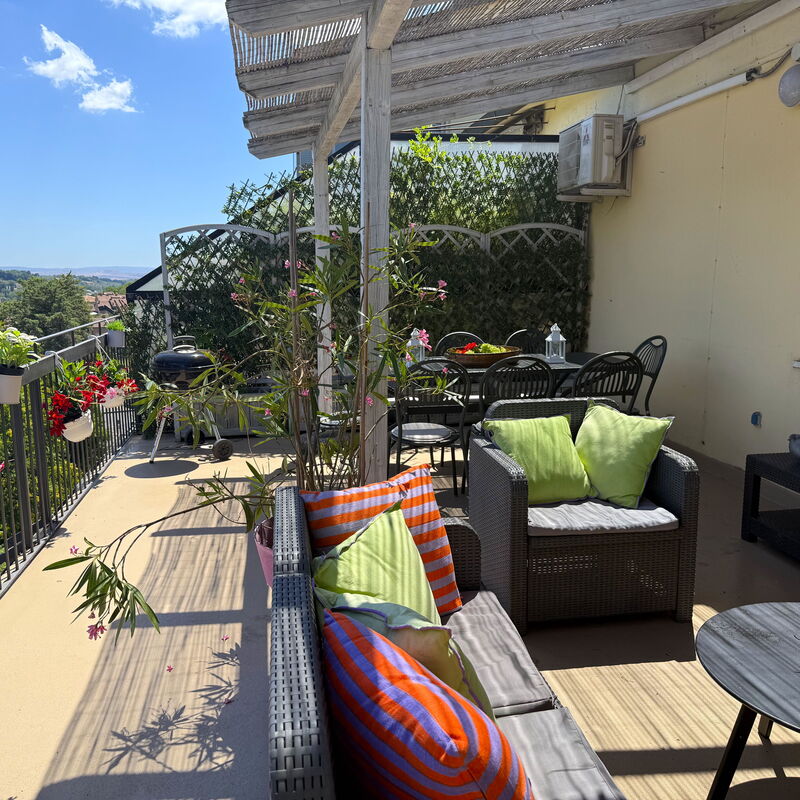 Casamia Tuscan Oasis: 4Br Panoramic Penthouse, Sky-High Retreat with Private Hot Tub & Easy Parking: Autunno, Balcone / Terrazza / Patio, Estate, Inverno, Primavera, Vista Panoramica