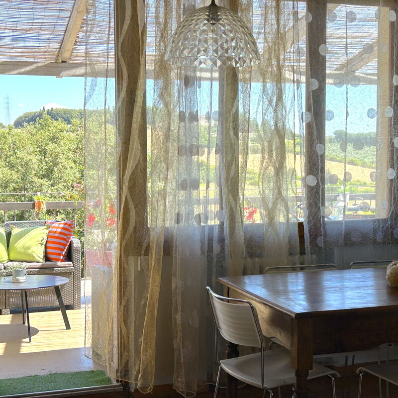 Casamia Tuscan Oasis: 4Br Panoramic Penthouse, Sky-High Retreat with Private Hot Tub & Easy Parking: Autunno, Balcone / Terrazza / Patio, Estate, Inverno, Primavera, Sala da pranzo