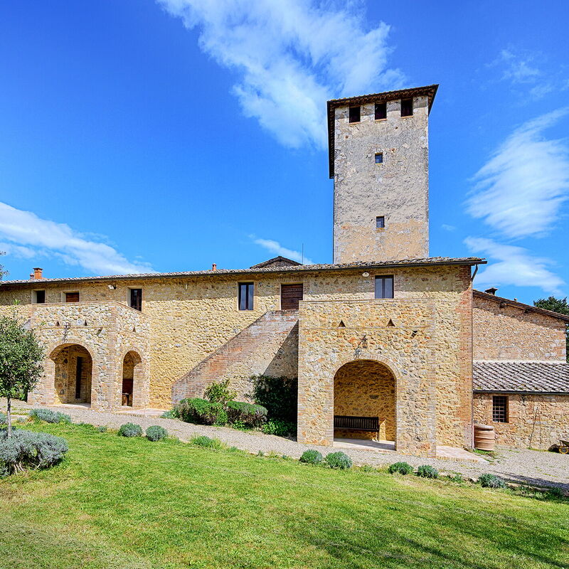 Poggiarelllo Apartments in Medieval Castle: Rustic Tuscan Charm