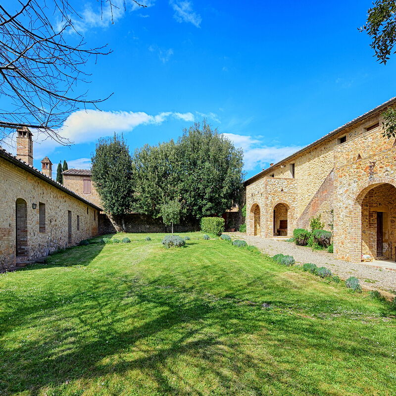 Poggiarelllo Apartments in Medieval Castle: Rustic Tuscan Charm
