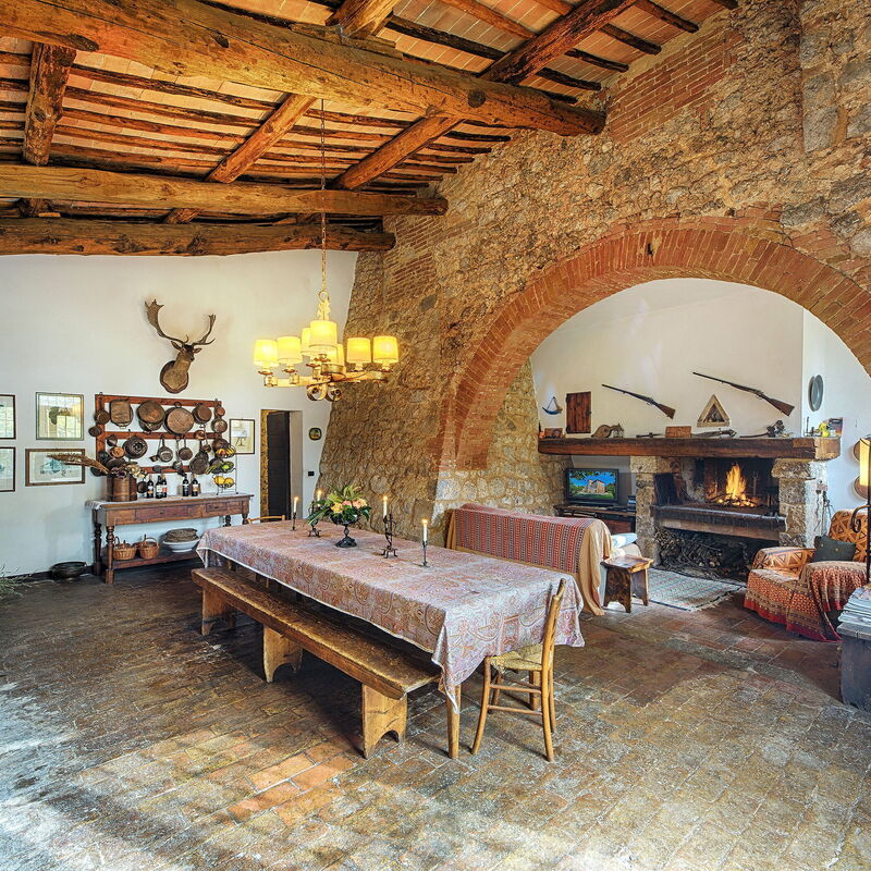 Medieval Castle Living: Vineyards, Swimming Pool & Rustic Tuscan Charm