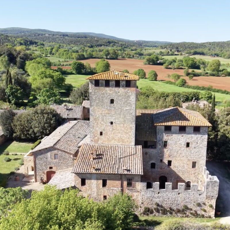 Poggiarelllo Apartments in Medieval Castle: Rustic Tuscan Charm