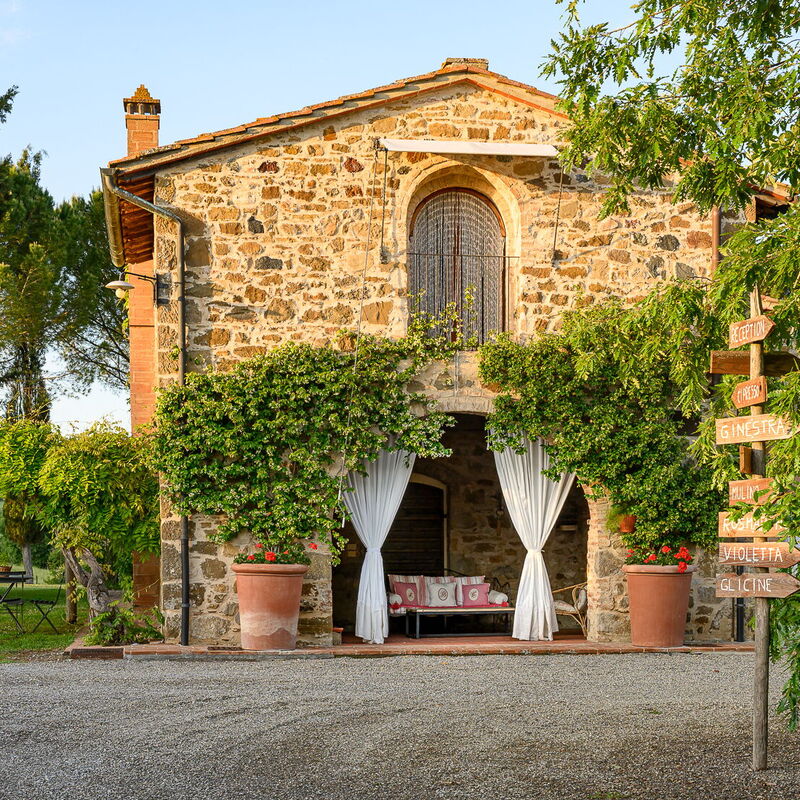 Tuscan Hamlet Relais Piettorri