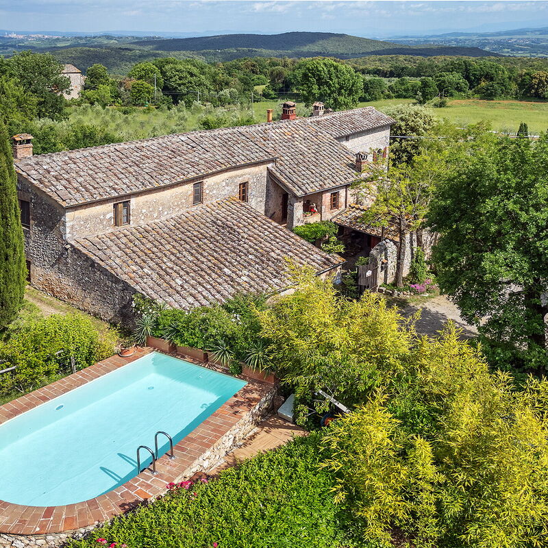 Podere Lorena, Charming Tuscan Farmhouse