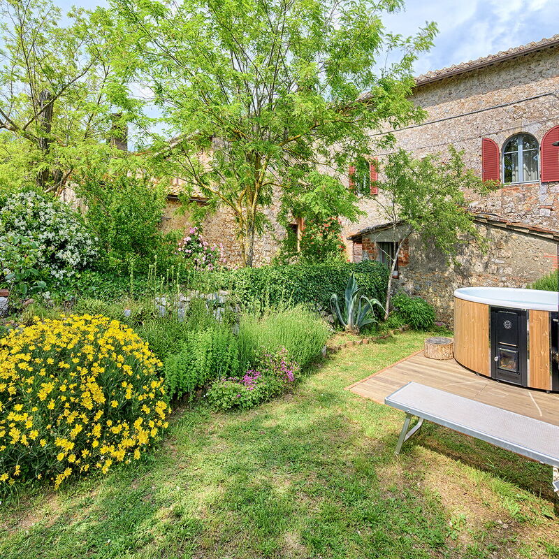 Podere Lorena, Charming Tuscan Farmhouse