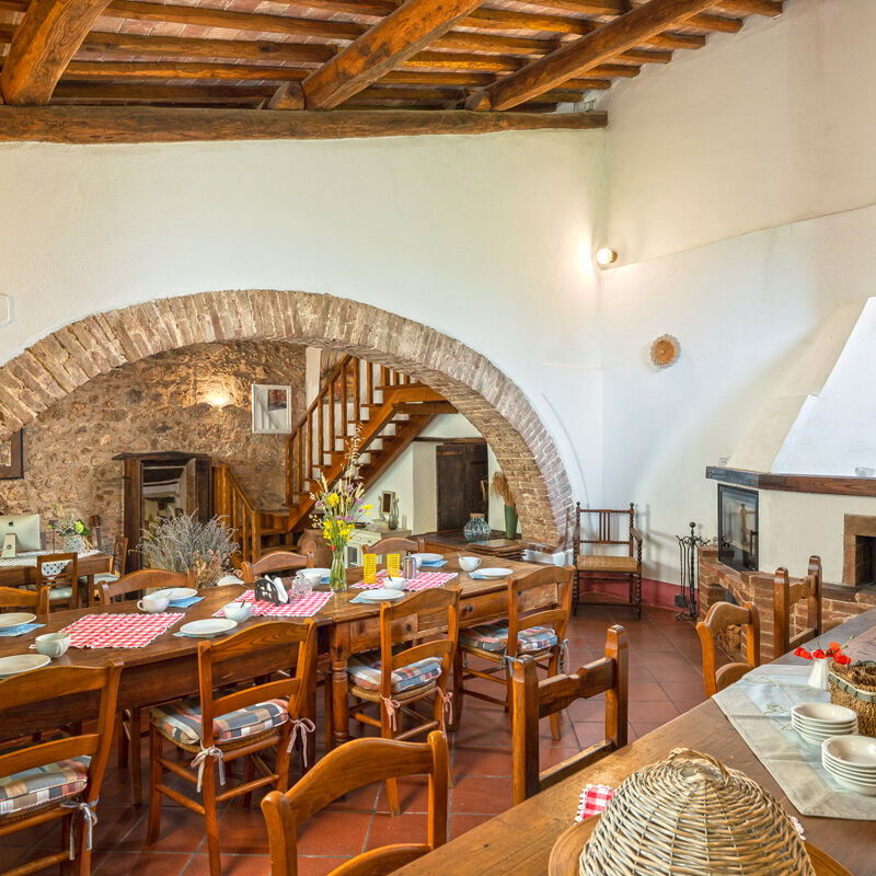Podere Lorena, Charming Tuscan Farmhouse