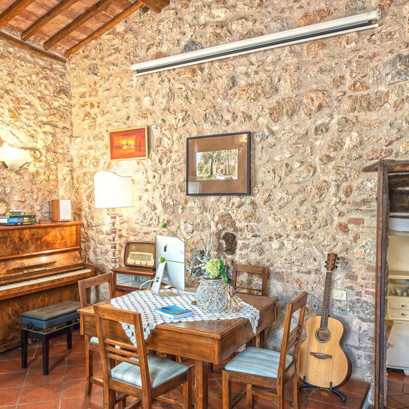 Podere Lorena, Charming Tuscan Farmhouse