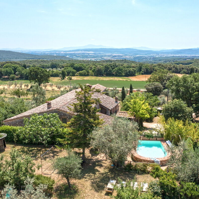 Podere Lorena, Charming Tuscan Farmhouse