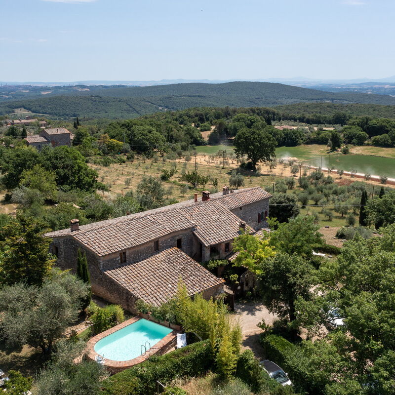 Podere Lorena, Charming Tuscan Farmhouse