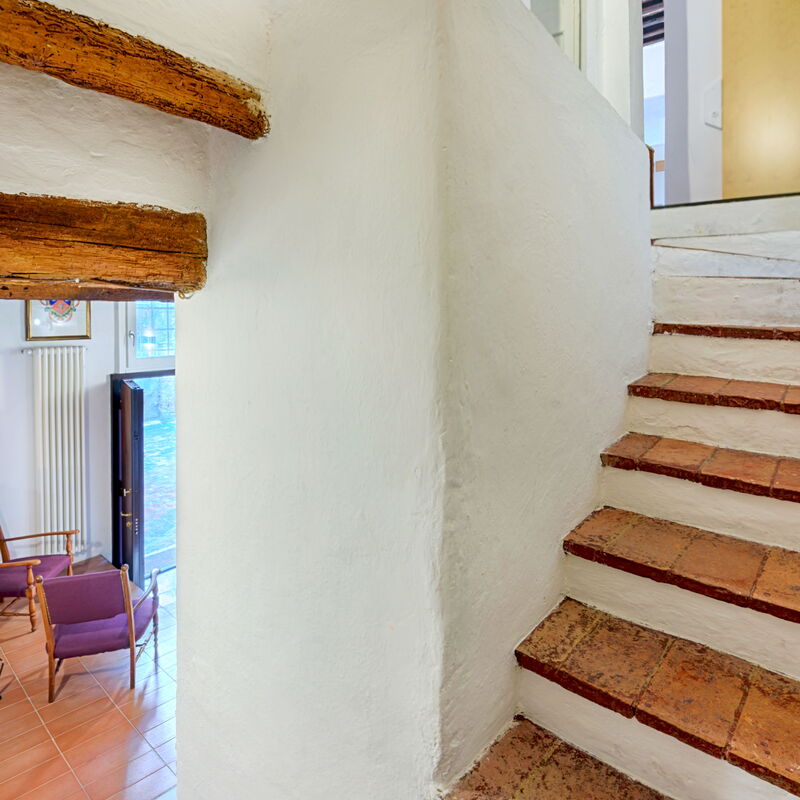 The Silent Courtyard Retreat: Spacious 2-Bedroom Sanctuary Steps from Piazza del Campo